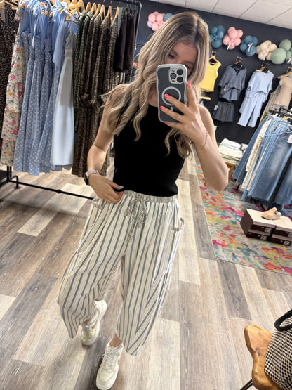 Lottie Flowy Cropped Pants