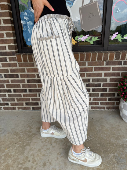 Lottie Flowy Cropped Pants
