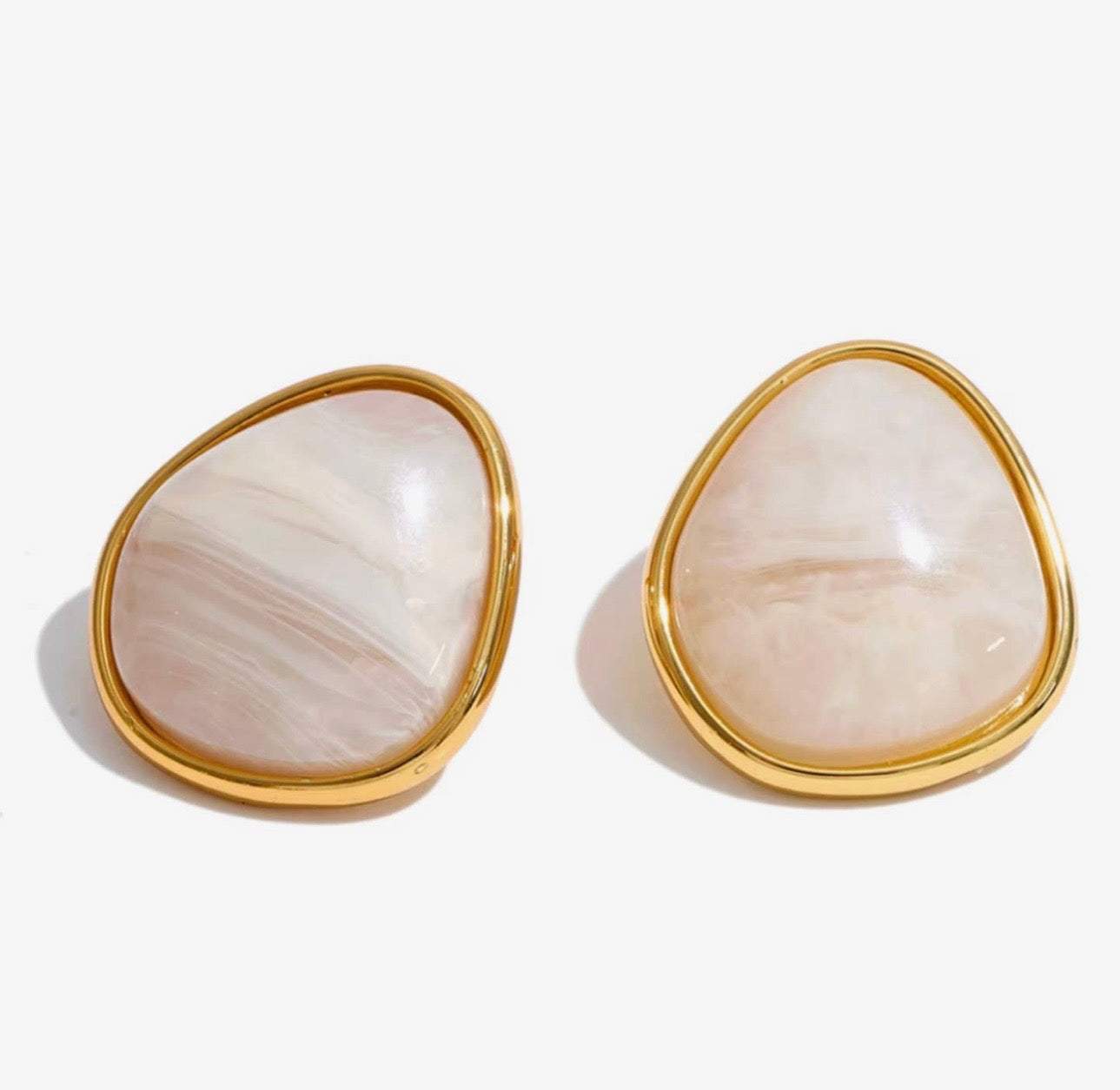 Capri Shell Stud Earrings